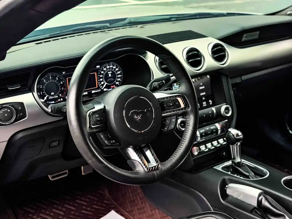 Ford Mustang — миниатюра 4