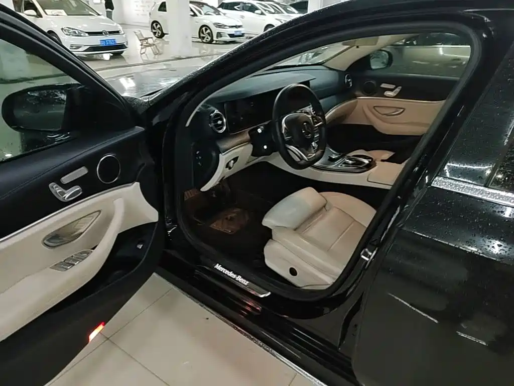 Mercedes-Benz E-Class — миниатюра 16