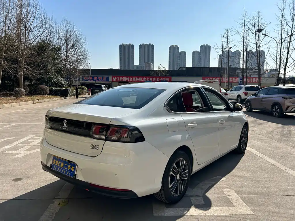 PEUGEOT 308