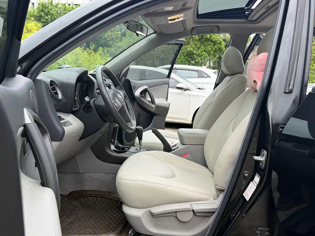 Toyota RAV4 — миниатюра 11