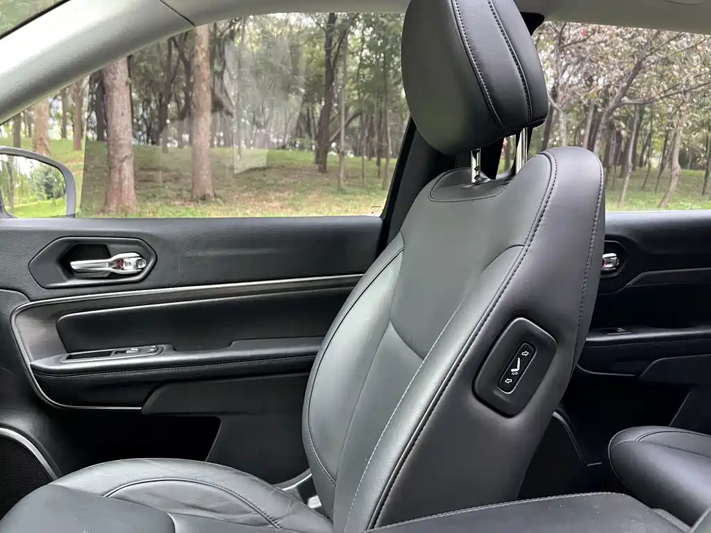 Jeep Commander — миниатюра 15