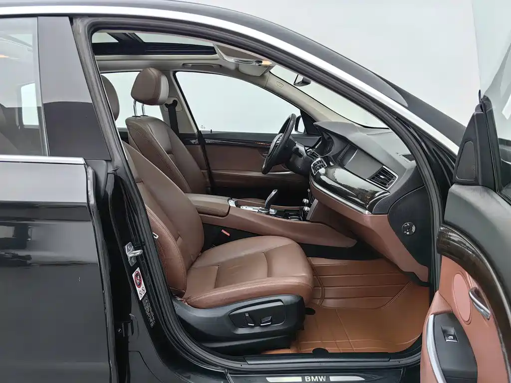 BMW 5 Series GT — миниатюра 23