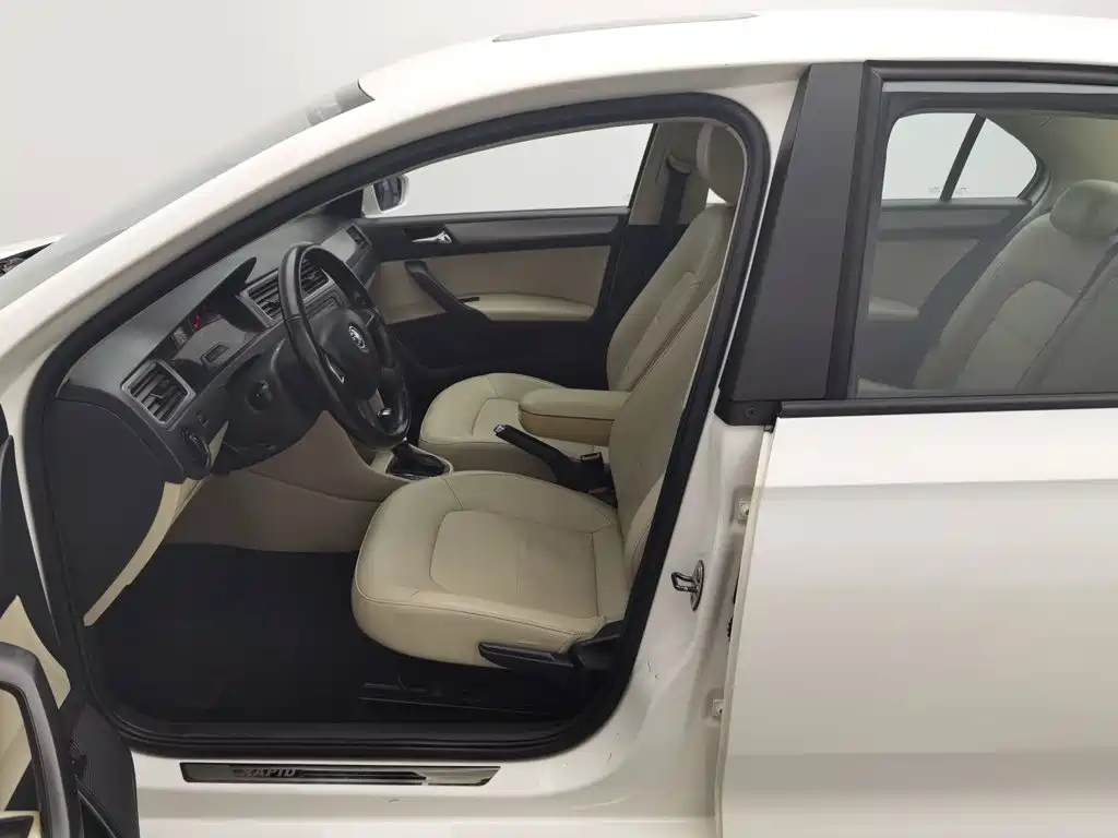 Skoda Rapid — миниатюра 10