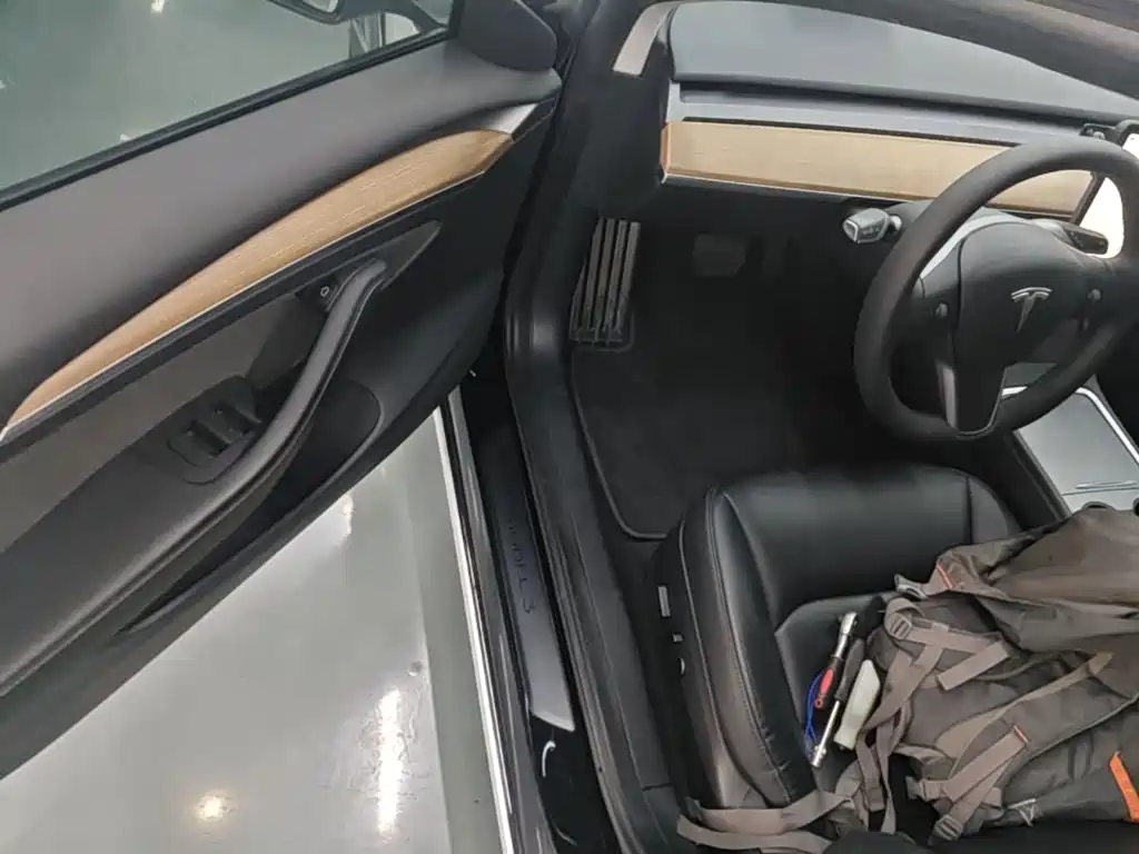 Tesla Model 3 — миниатюра 16