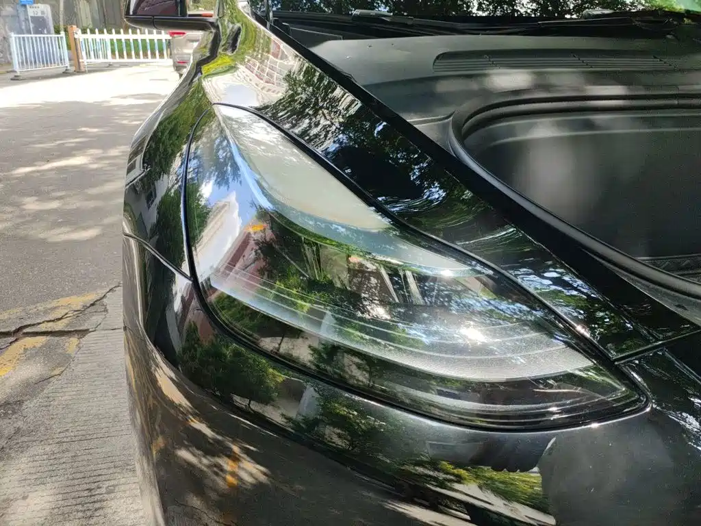 Tesla Model Y — миниатюра 7