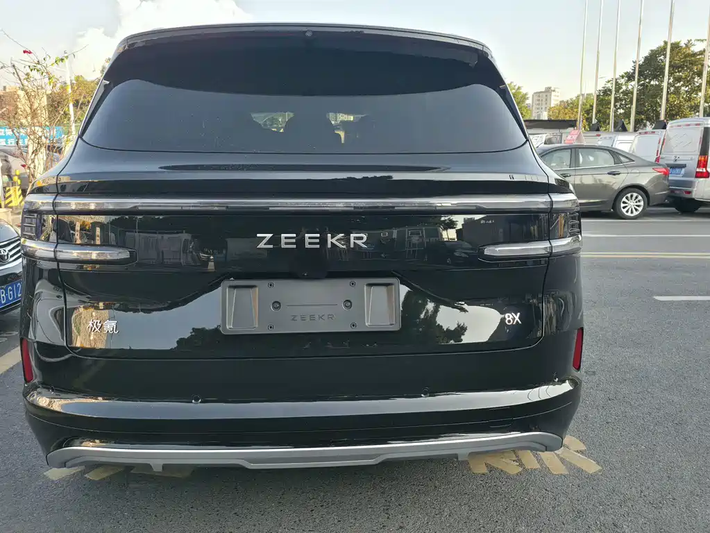 Zeekr 8X — миниатюра 8