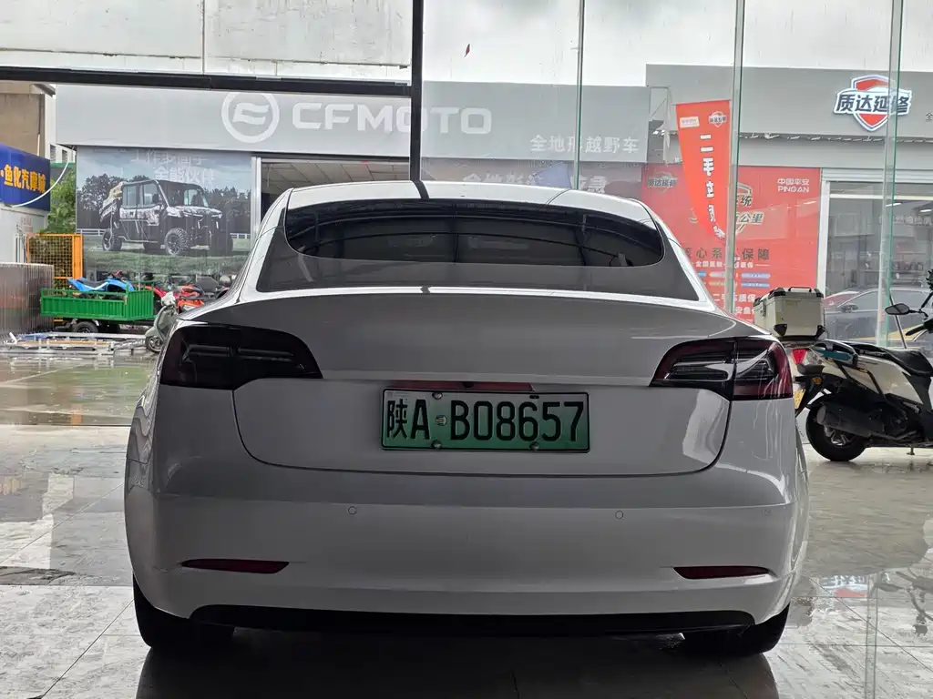 Tesla Model 3 — миниатюра 18