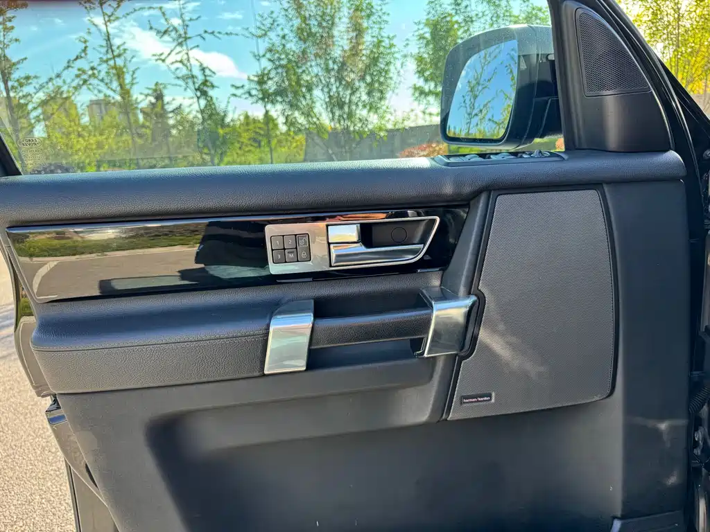Land Rover Discovery — миниатюра 7