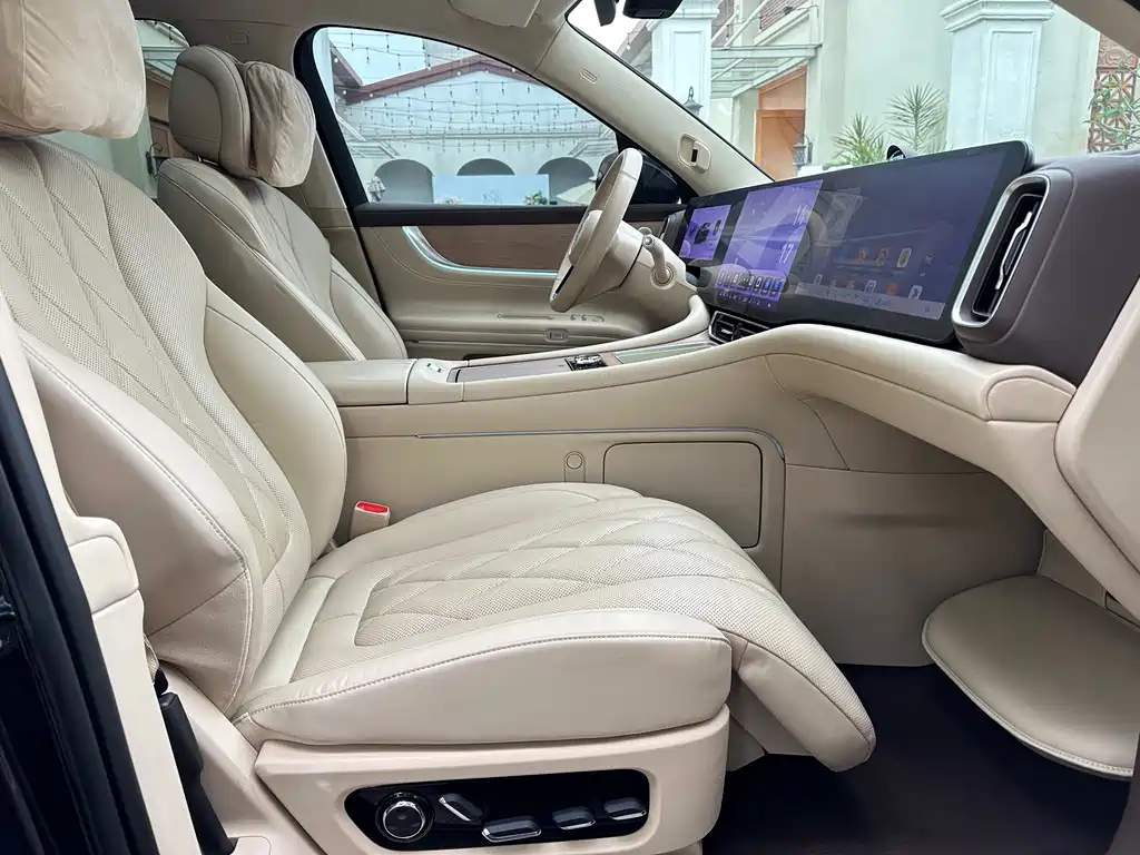 AITO ASK THE WORLD M9