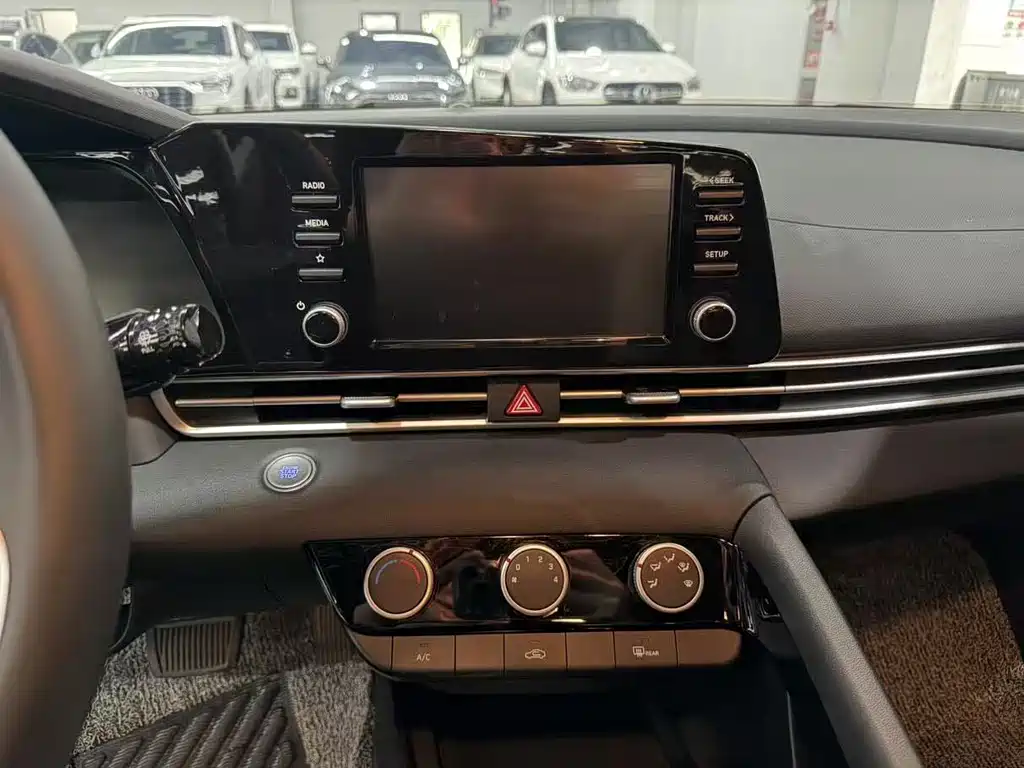 Hyundai Elantra — миниатюра 7