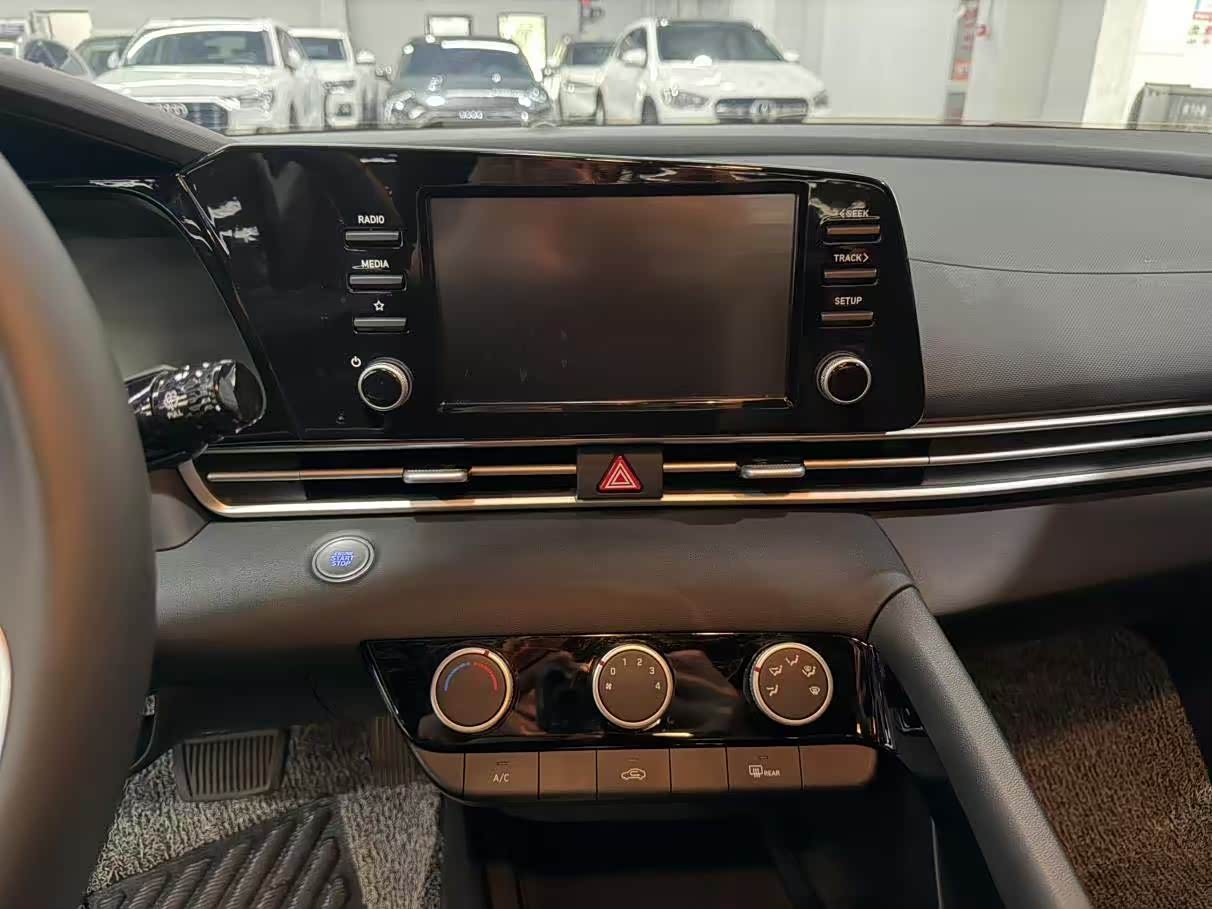 Hyundai Elantra 1.5 л 2023 г. Голубой, пробег 12000 км