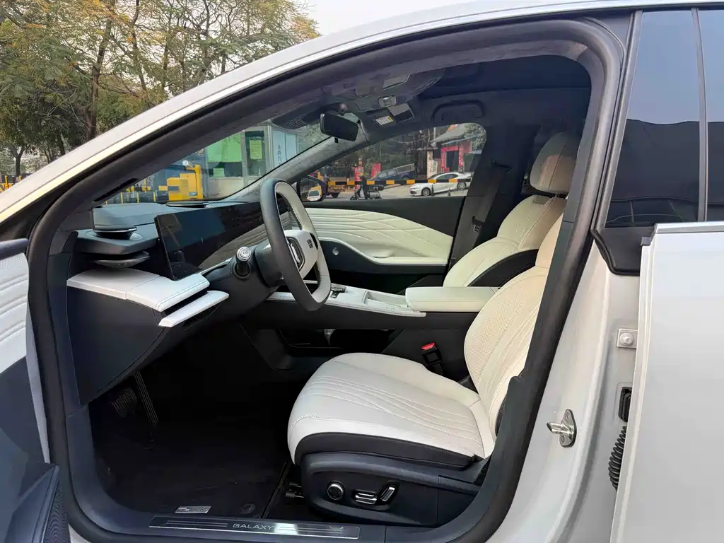 GEELY GALAXY GALAXY E8