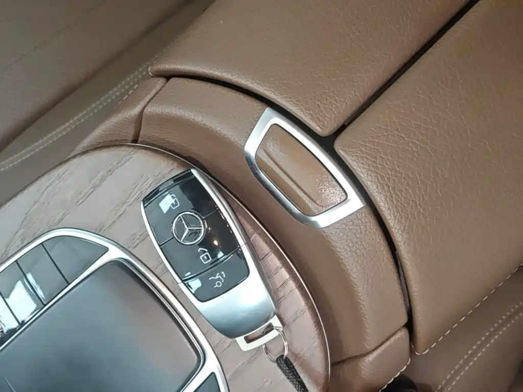 Mercedes-Benz E-Class — миниатюра 9
