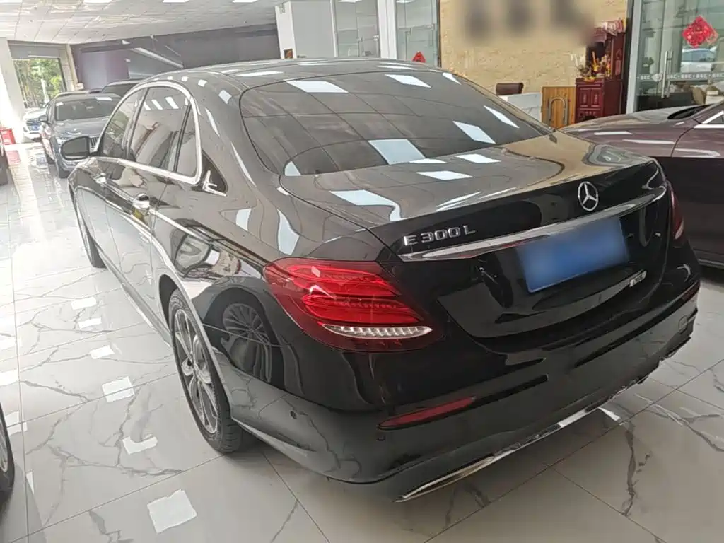 Mercedes-Benz E-Class — миниатюра 5