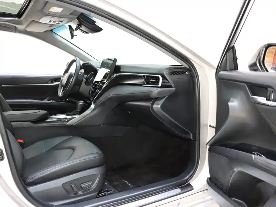 Toyota Camry — миниатюра 7