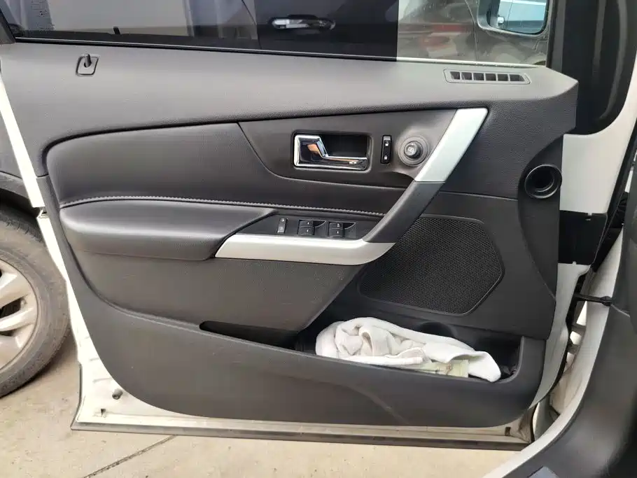 Ford Edge (Import) — миниатюра 7