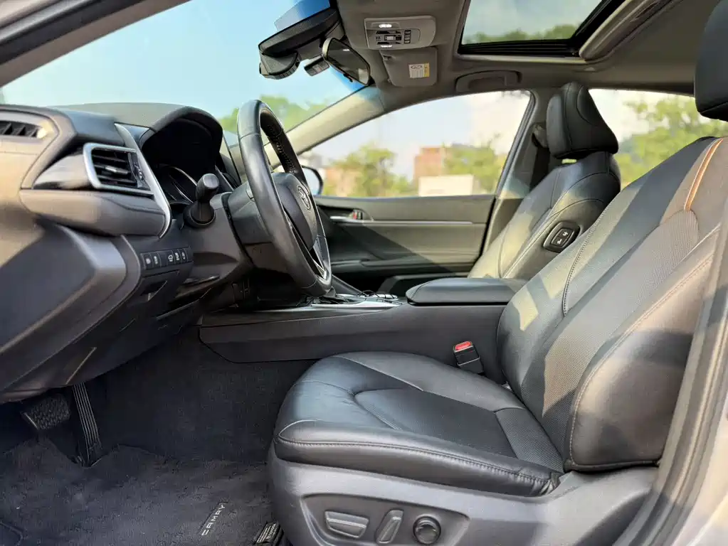 Toyota Camry — миниатюра 4