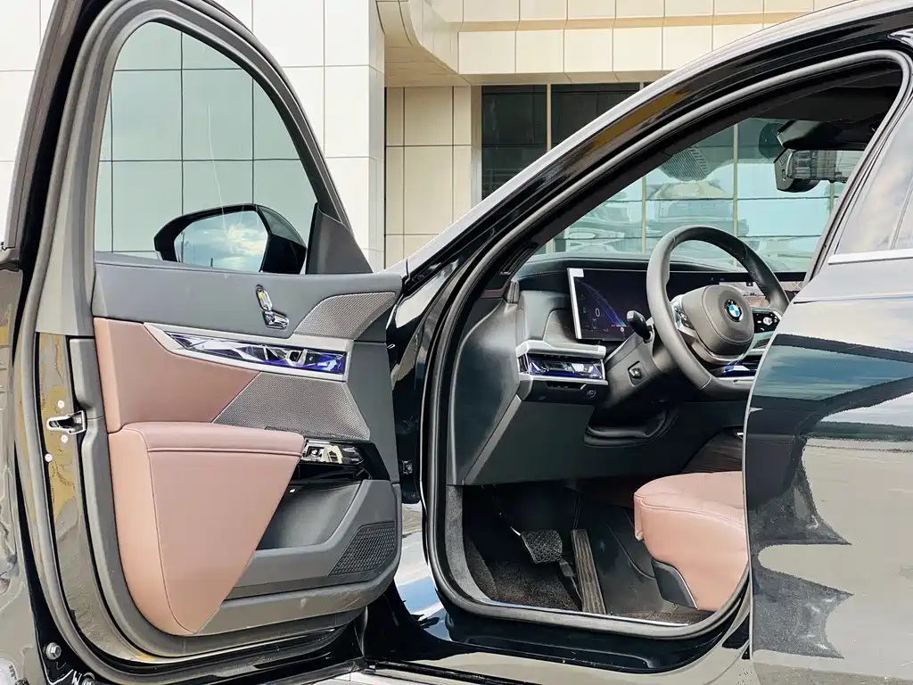 BMW 7 Series — миниатюра 4