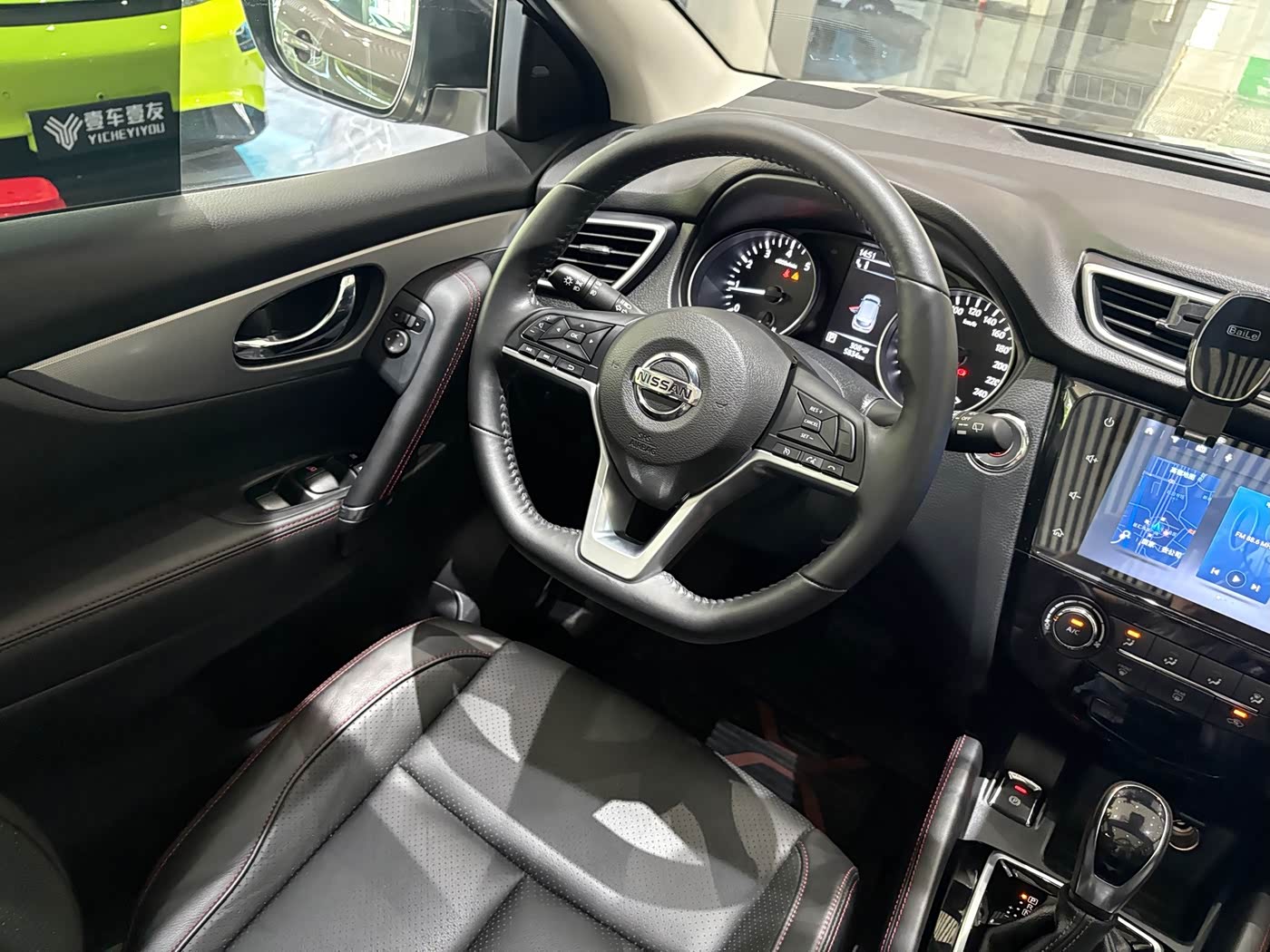 Nissan Qashqai 2.0 л 2021 г. шампань/коричневый, пробег 5000 км