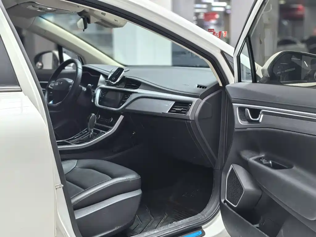 Geely Emgrand GS — миниатюра 11