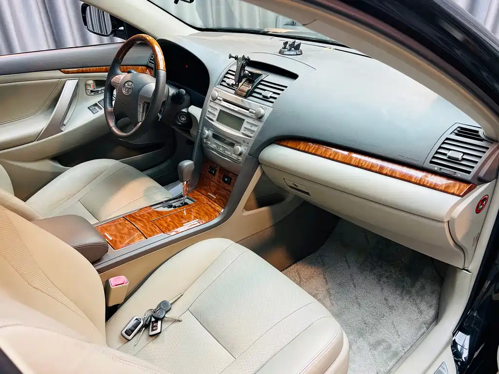 Toyota Camry — миниатюра 10