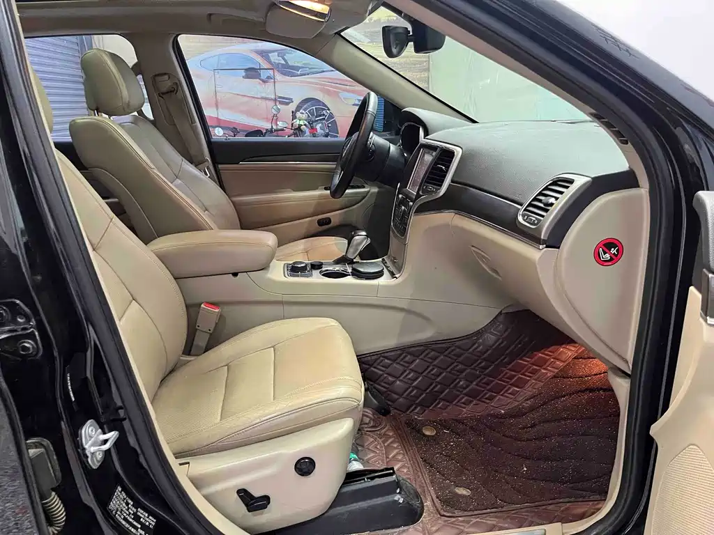 Jeep Grand Cherokee (Import) — миниатюра 12