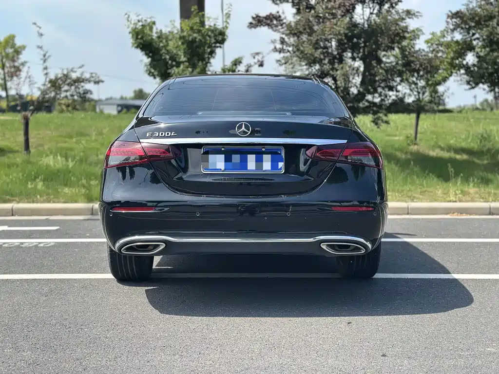 Mercedes-Benz E-Class — миниатюра 8