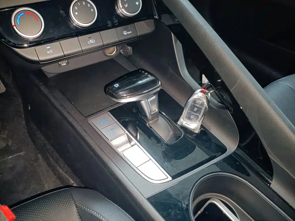 Hyundai Elantra — миниатюра 9