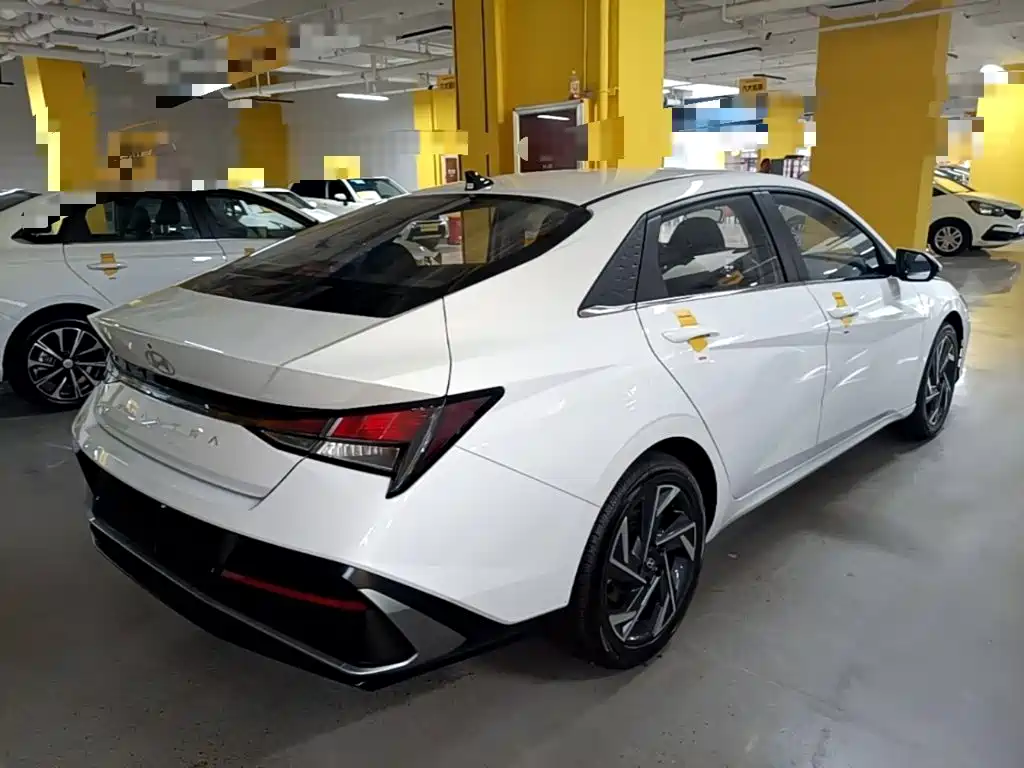Hyundai Elantra — миниатюра 7