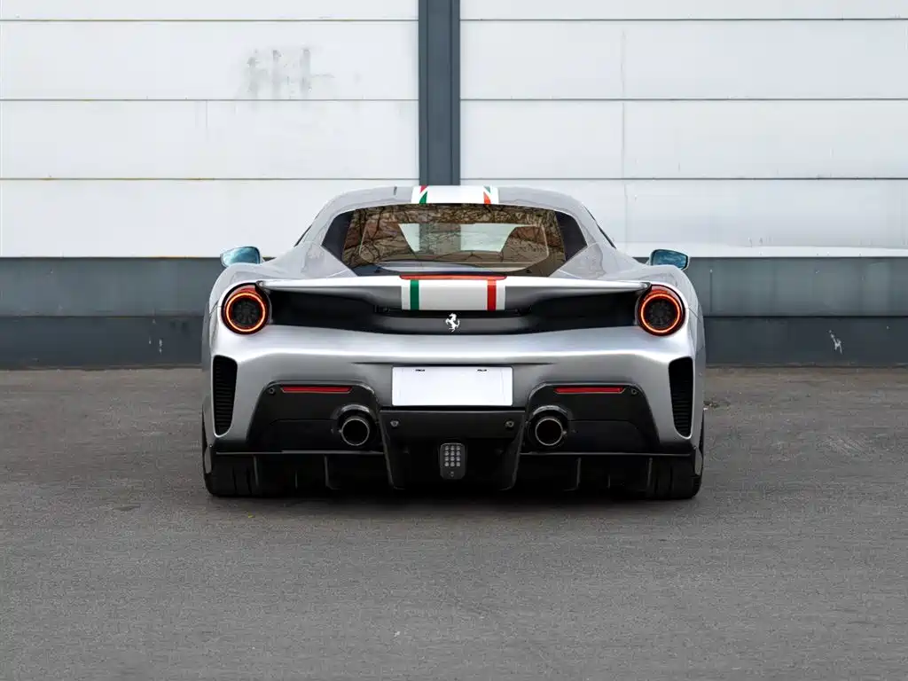 FERRARI 488