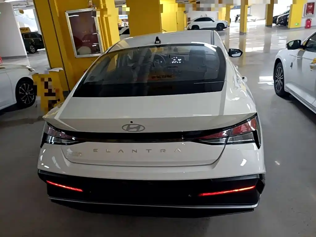 Hyundai Elantra — миниатюра 6