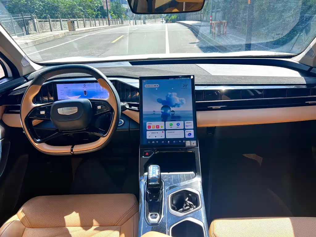 Geely Atlas L 2023 — фото 11