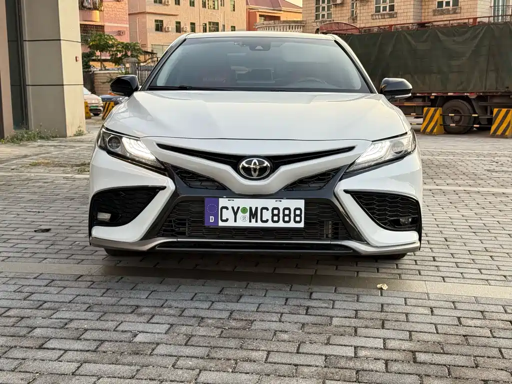 Toyota Camry — миниатюра 2