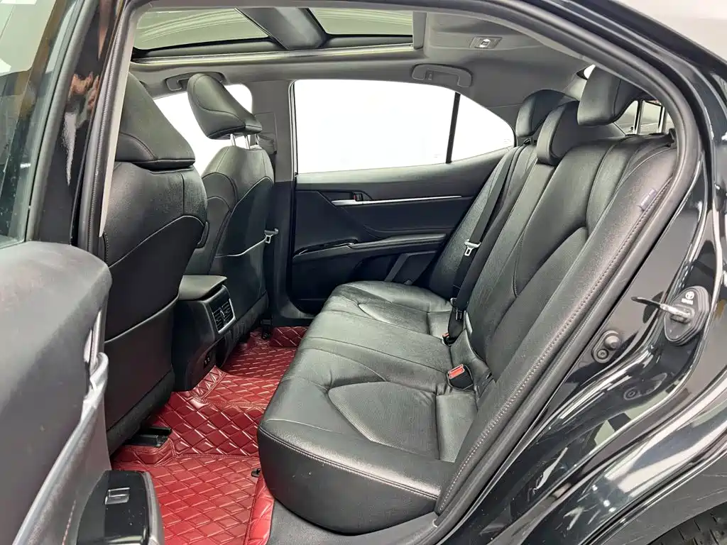 Toyota Camry — миниатюра 16