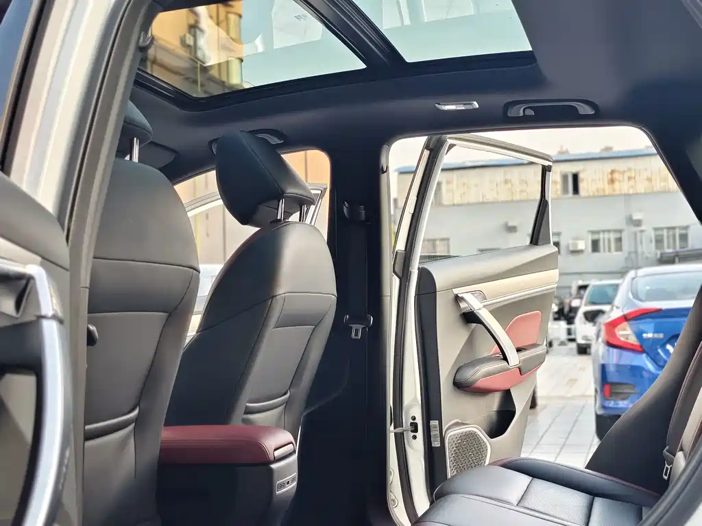 Geely Binyue — миниатюра 16