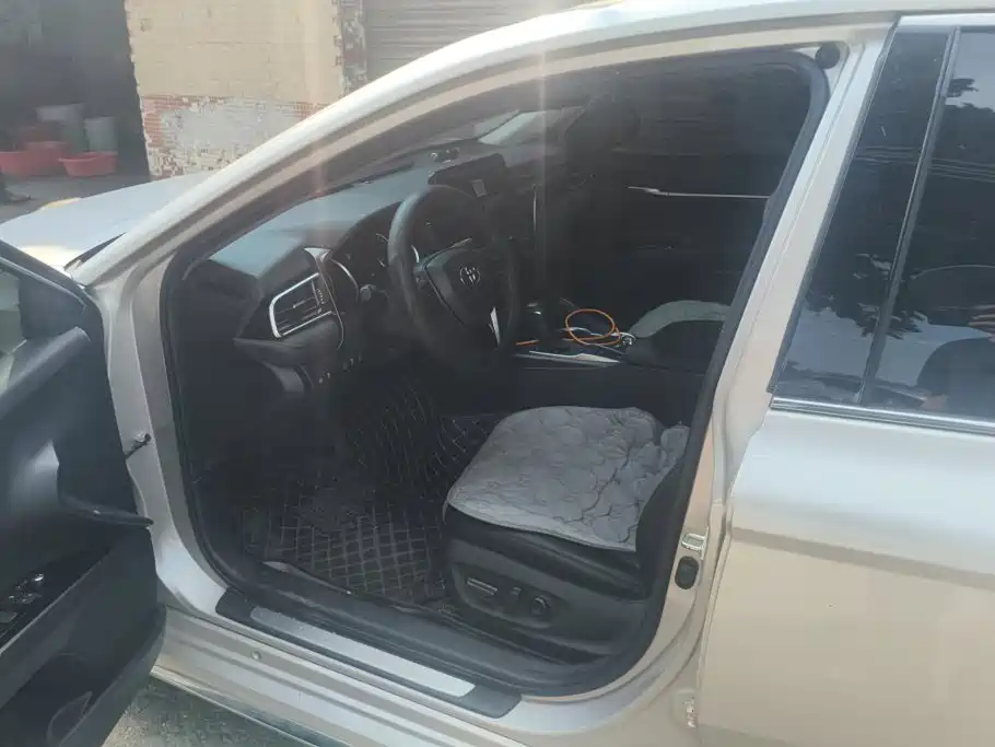 Toyota Camry — миниатюра 9