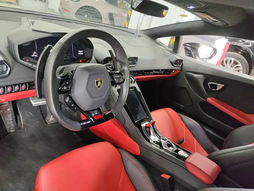 LAMBORGHINI HURACÁN