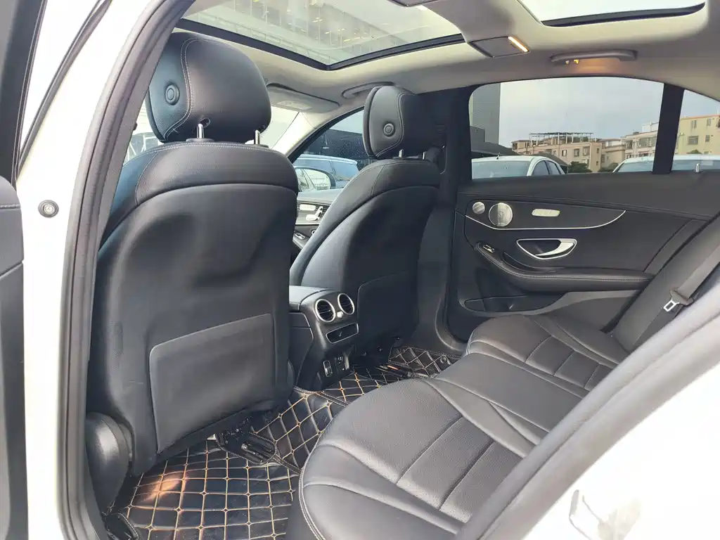 Mercedes-Benz C-Class — миниатюра 10