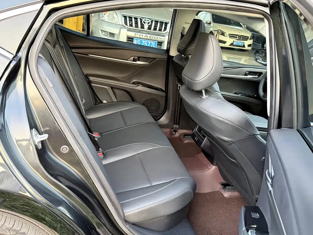 Toyota Camry — миниатюра 10