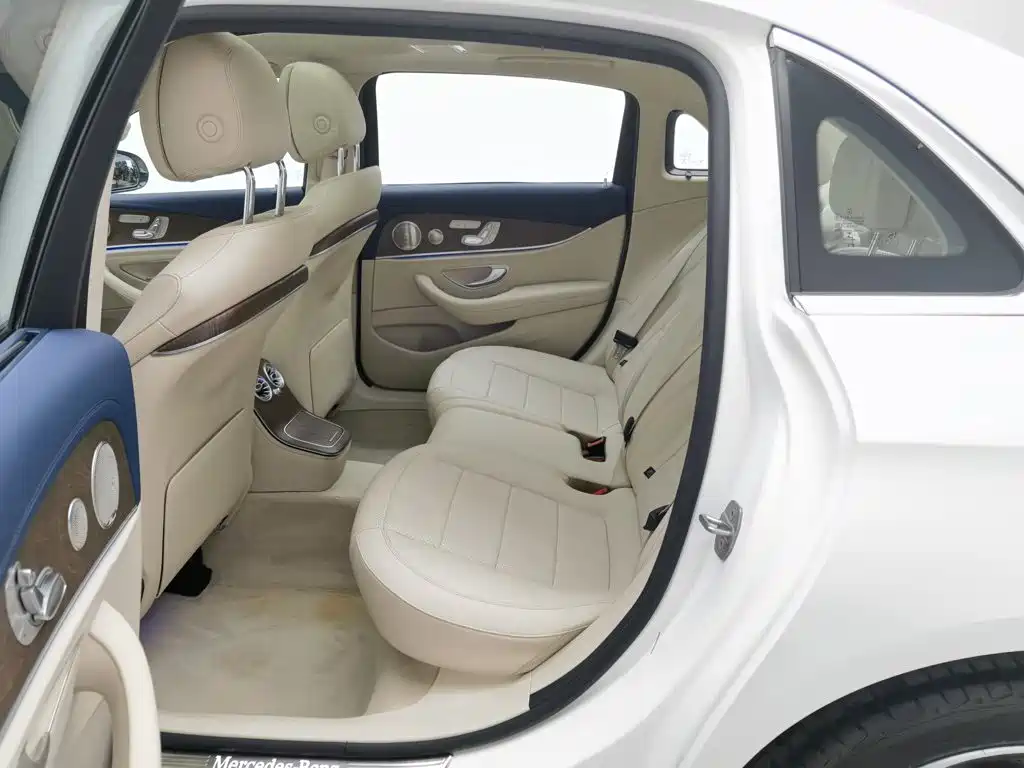 Mercedes-Benz E-Class — миниатюра 15