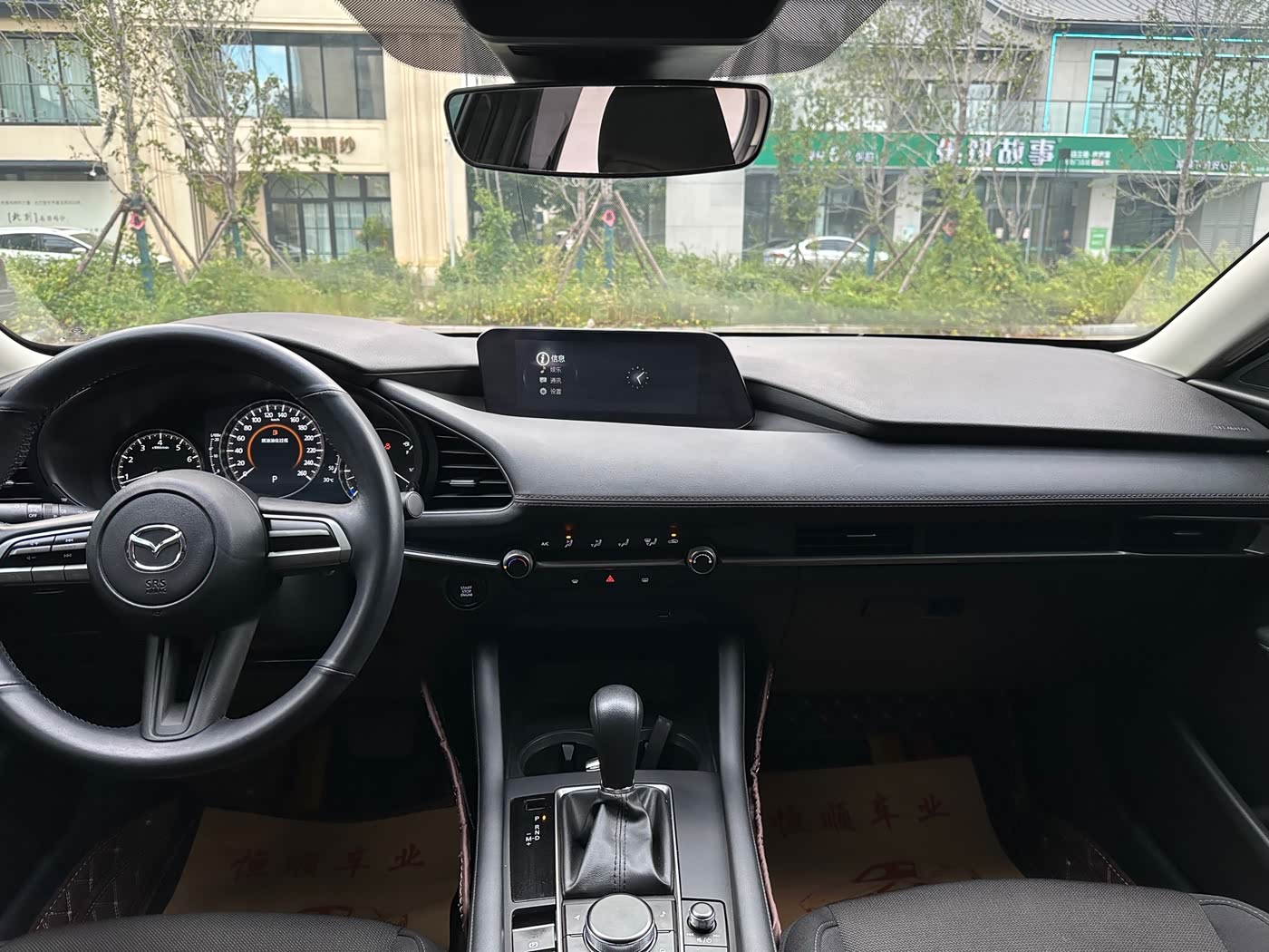 Mazda Mazda3 Axela 1.5 л 2024 г. Чёрный, пробег 30000 км