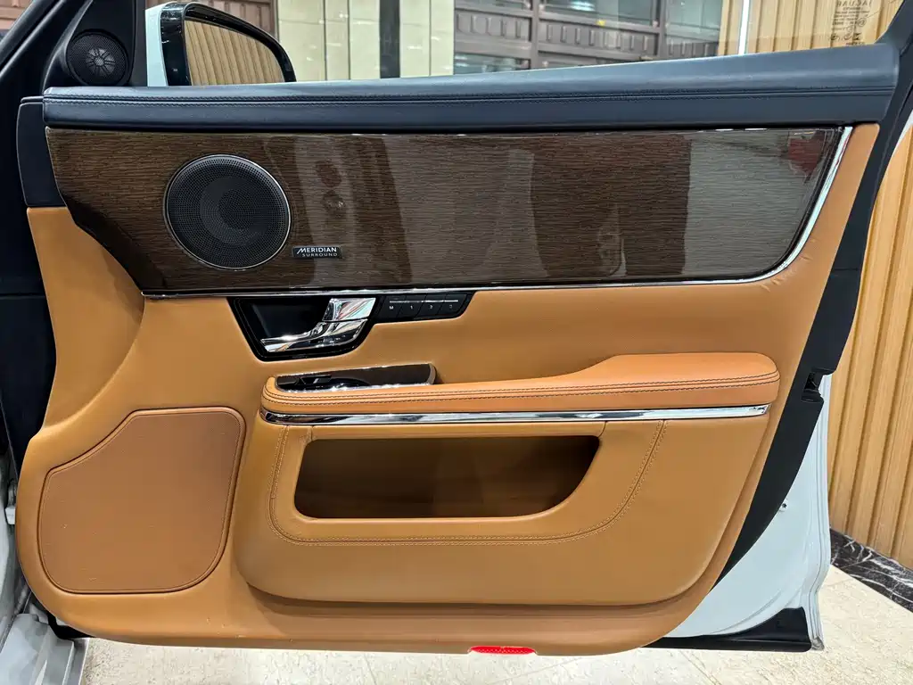 Jaguar XJ — миниатюра 19