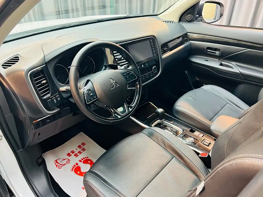 Mitsubishi Outlander — миниатюра 8