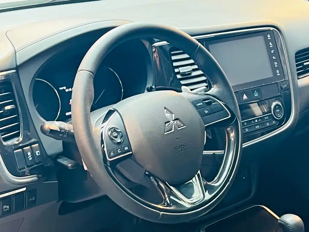 Mitsubishi Outlander — миниатюра 15