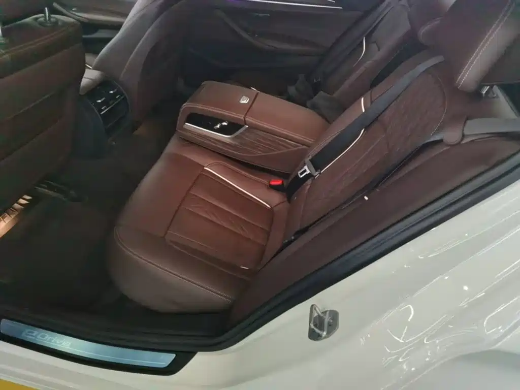 BMW 5 Series New Energy — миниатюра 17