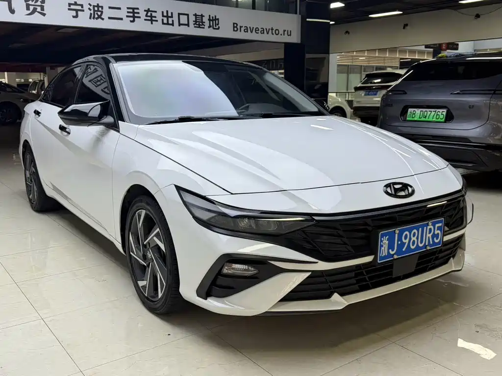 Hyundai Elantra 2023 — фото 3