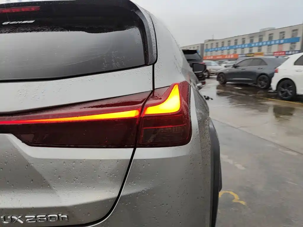 Lexus UX — миниатюра 8