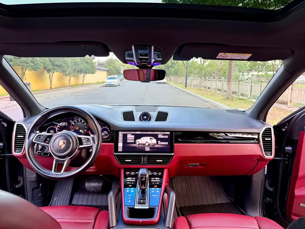 Porsche Cayenne — миниатюра 10