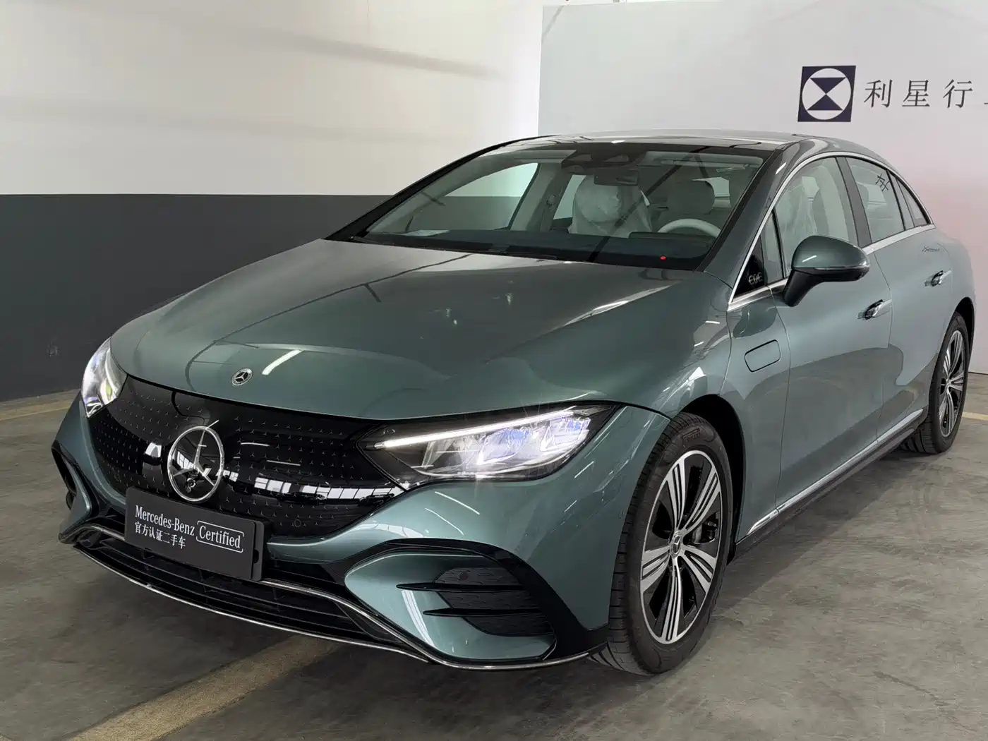 奔驰EQE 2025款 500 4MATIC 豪华版 2026