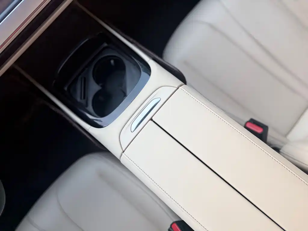 XPeng P7 — миниатюра 16
